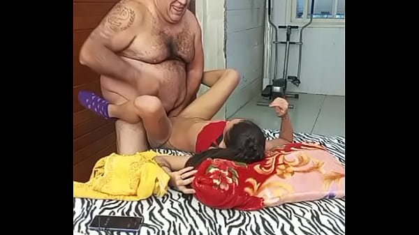 NOVINHA GOSTA DE VELHO